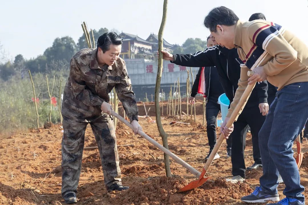 “植”此青綠 擁抱春天！桃源縣幾大家班子成員參加義務(wù)植樹(shù)活動(dòng)